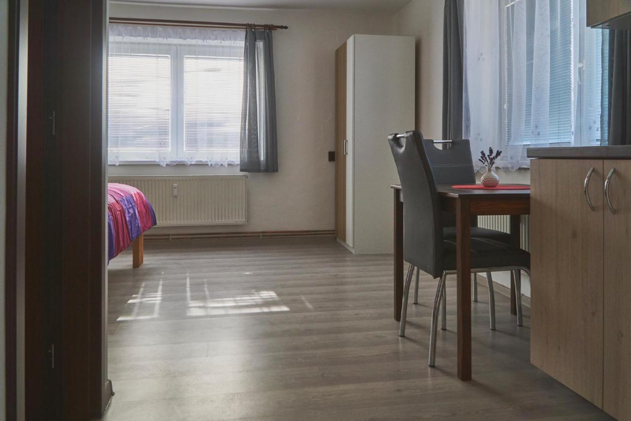 Apartmany Marjanka Jenisovice  Экстерьер фото