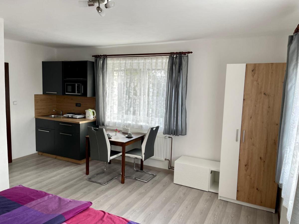 Apartmany Marjanka Jenisovice  Экстерьер фото